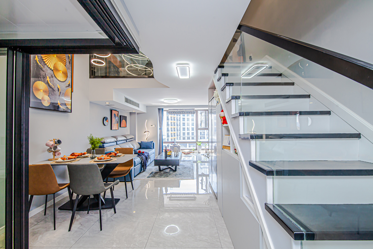 一樓餐客廳.入戶視角